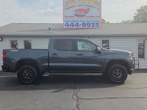Used 2021 Chevrolet Silverado 1500 Custom Trail Boss w/ LPO, Dark Essentials Package AWD/4WD image 2