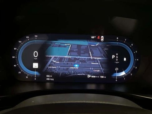 Used 2025 Volvo XC40 B5 Plus image 8