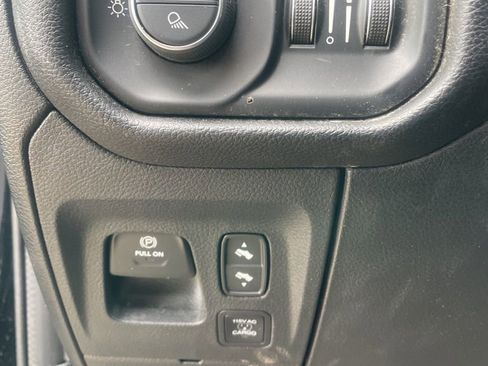 Used 2023 RAM 1500 Laramie image 12