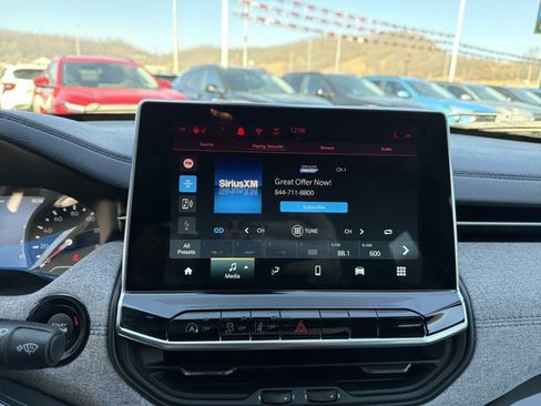 Used 2024 Jeep Compass Latitude w/ Convenience Group image 21