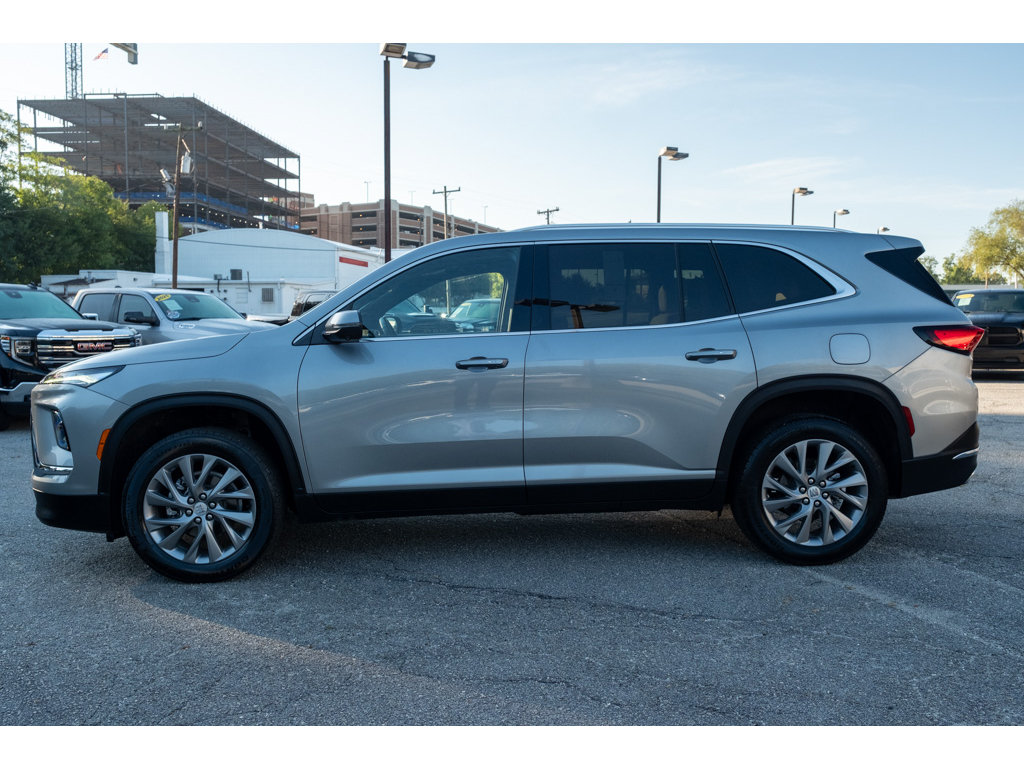 Used 2025 Buick Enclave Preferred FWD image 5
