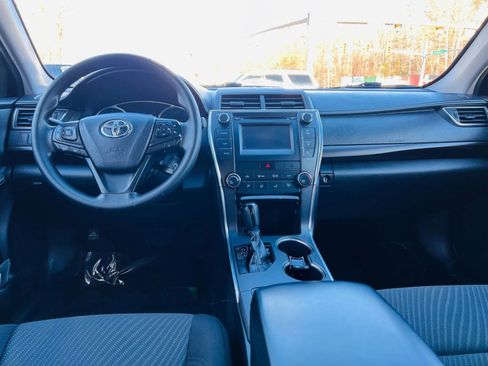 Used 2016 Toyota Camry LE image 18