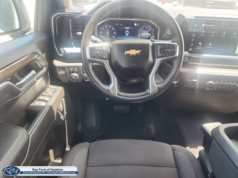 Used 2022 Chevrolet Silverado 1500 LT w/ Z71 Off-Road Package AWD/4WD image 10