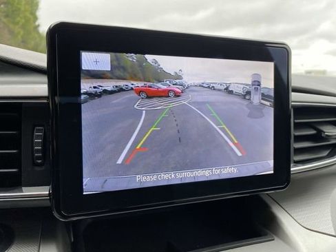 Certified 2022 Ford Explorer XLT w/ Equipment Group 202A image 30