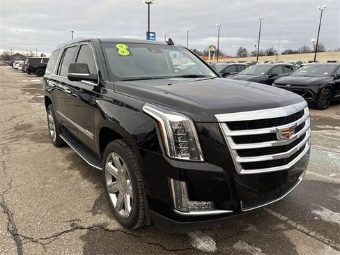 Used 2018 Cadillac Escalade Luxury image 1