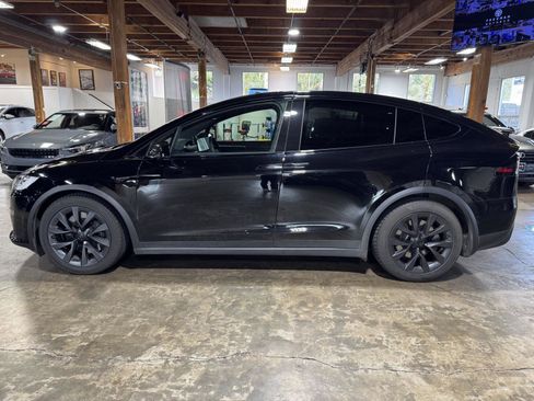 Used 2022 Tesla Model X image 5
