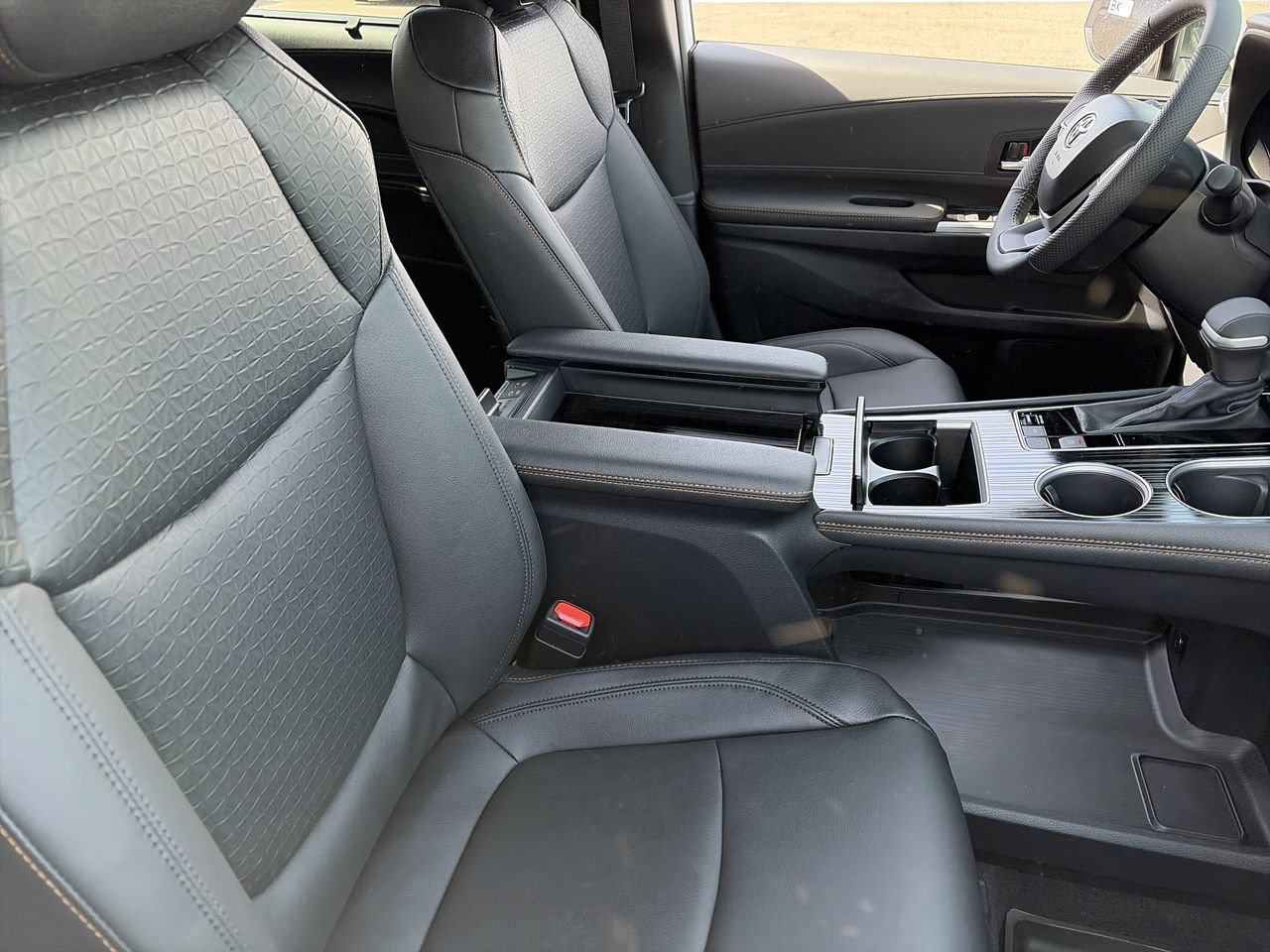 New 2026 Toyota Sienna XLE Woodland Edition AWD/4WD image 23
