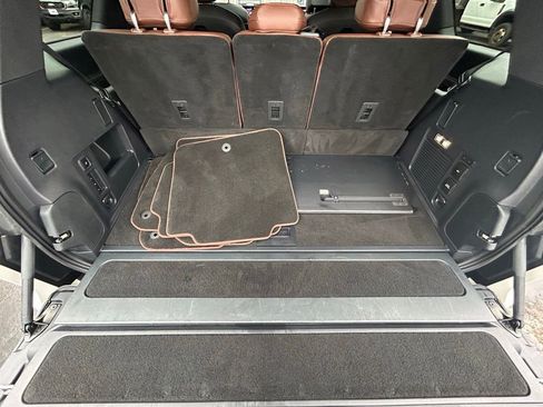 Used 2025 Lincoln Navigator Reserve AWD/4WD image 7