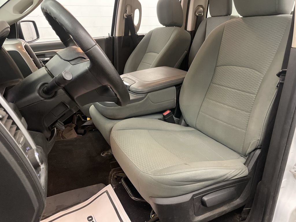 Used 2015 RAM 1500 Classic SLT AWD/4WD image 11