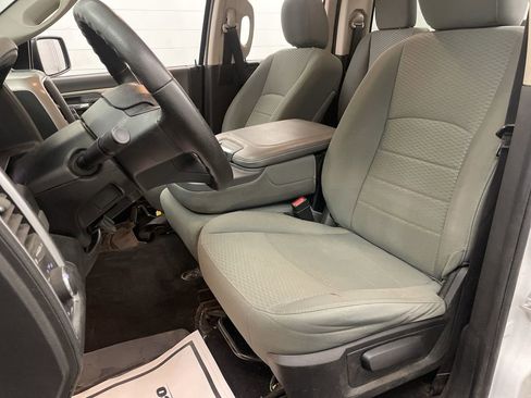 Used 2015 RAM 1500 Classic SLT AWD/4WD image 11