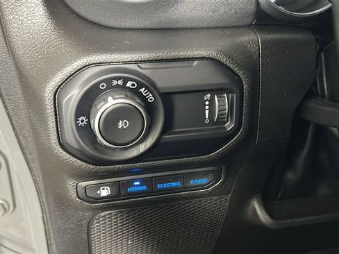 Used 2023 Jeep Wrangler Unlimited Sahara w/ Cold Weather Group AWD/4WD image 19