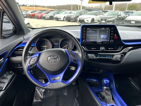 Used 2021 Toyota C-HR XLE image 10