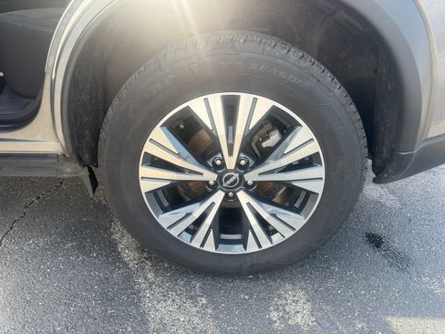 Used 2023 Nissan Rogue SV AWD/4WD image 36