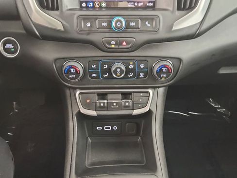 Used 2024 GMC Terrain SLE w/ Driver Convenience Package image 7