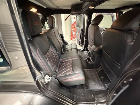 Used 2016 Jeep Wrangler Unlimited Rubicon w/ Connectivity Group AWD/4WD image 49