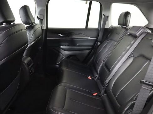 Used 2023 Jeep Grand Cherokee Limited AWD/4WD image 16