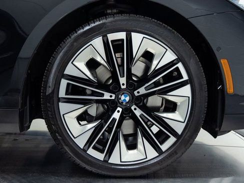 Certified 2025 BMW 530i image 27