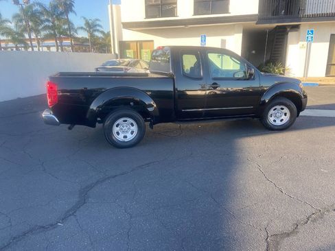 Used 2011 Nissan Frontier S w/ S Preferred Pkg image 4