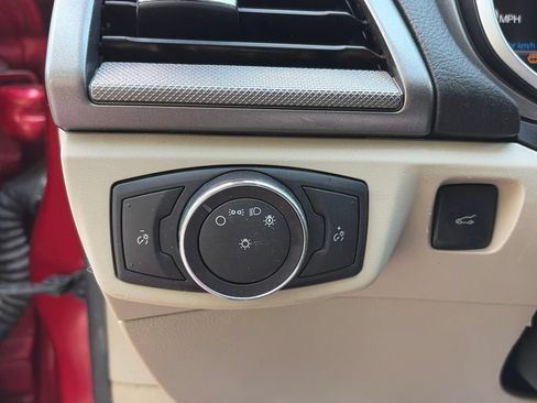 Used 2020 Ford Fusion SE FWD image 11
