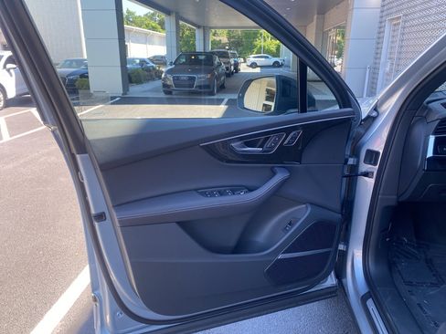 New 2025 Audi Q7 3.0T Prestige image 8