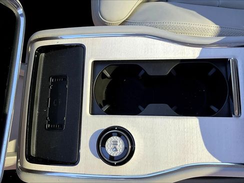 New 2025 Volvo EX90 Plus w/ Protection Package Premier image 10