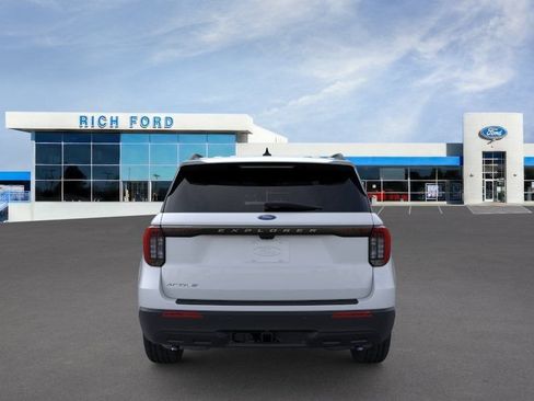 New 2026 Ford Explorer Active RWD image 5