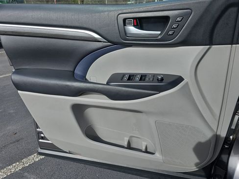 Used 2017 Toyota Highlander Limited image 28
