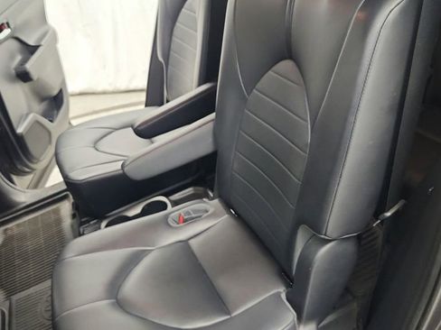 Used 2021 Toyota Highlander XLE FWD image 34
