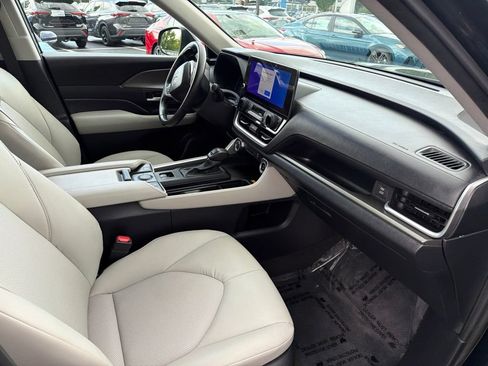 Used 2024 Toyota Grand Highlander AWD Hybrid image 9