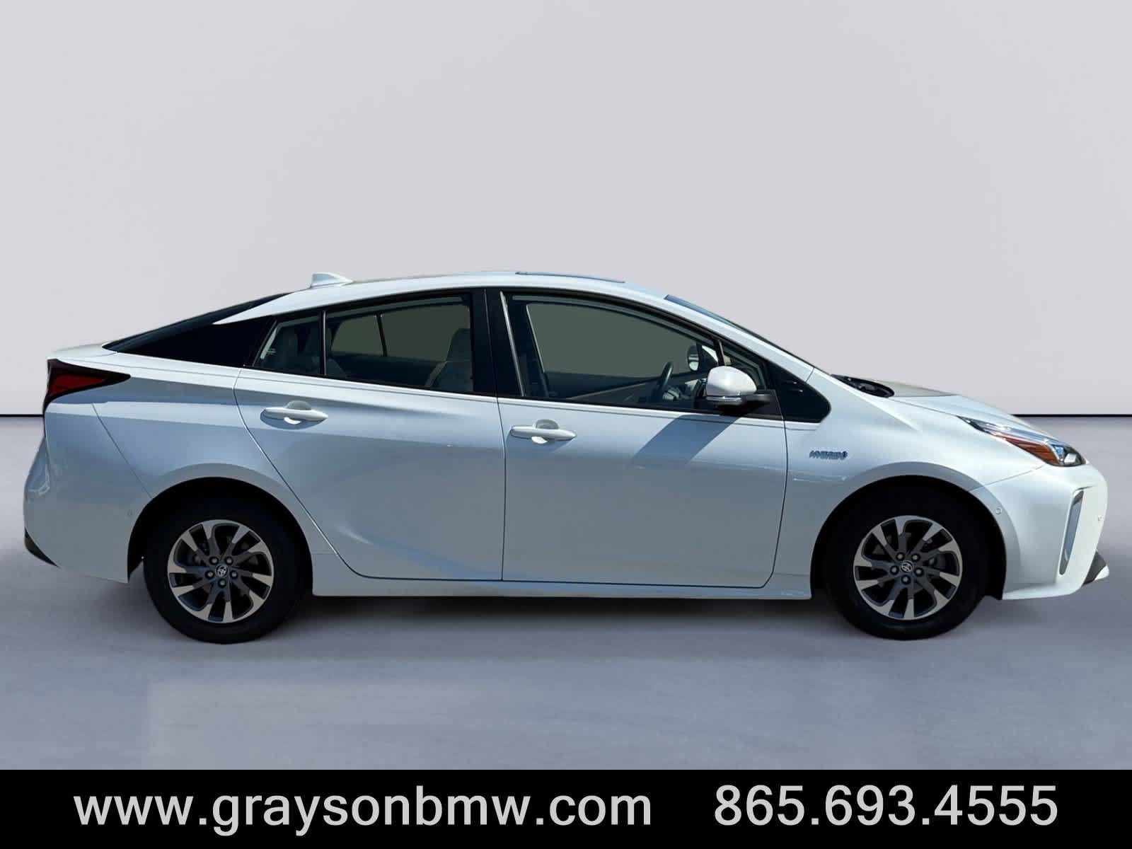 Used 2022 Toyota Prius Limited w/ Premium Convenience Package FWD image 2