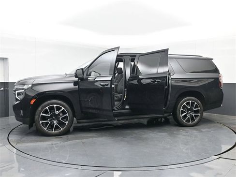 Used 2022 Chevrolet Suburban RST w/ Sport Performance Package image 59