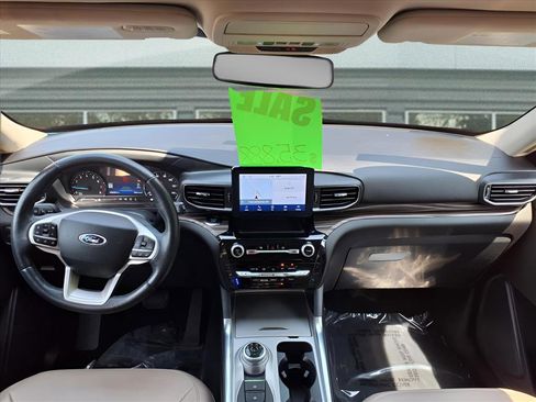 Used 2022 Ford Explorer Limited w/ Equipment Group 301A image 11