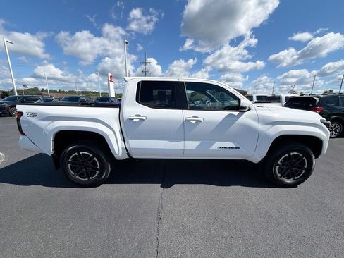 Used 2024 Toyota Tacoma TRD Sport w/ TRD Sport Upgrade Package AWD/4WD image 9