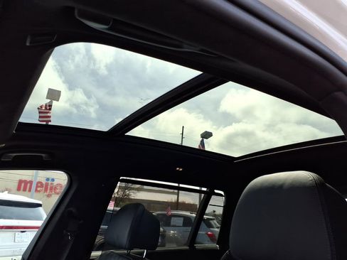 Used 2022 BMW X7 xDrive40i w/ M Sport Package image 11