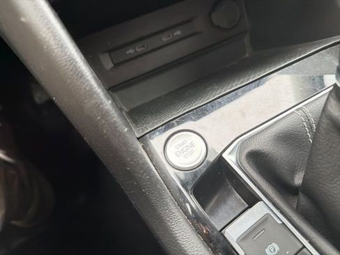 Used 2023 Volkswagen Taos SE w/ Black Wheel Package image 32