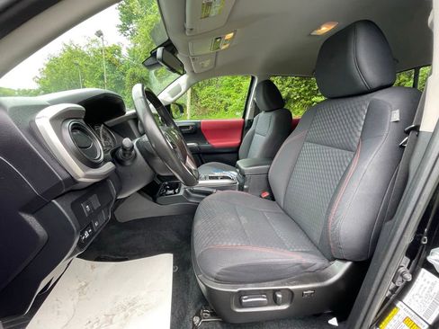 Used 2021 Toyota Tacoma SR5 AWD/4WD image 27