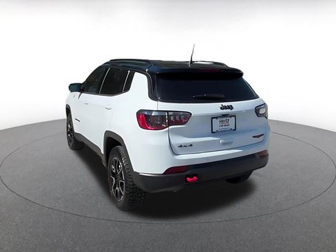 Used 2025 Jeep Compass Trailhawk AWD/4WD image 11