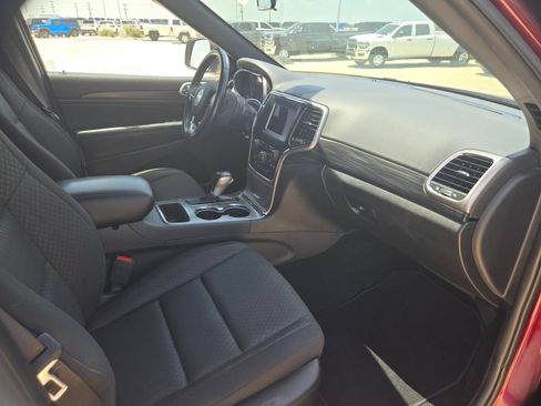 Used 2020 Jeep Grand Cherokee Laredo AWD/4WD image 24