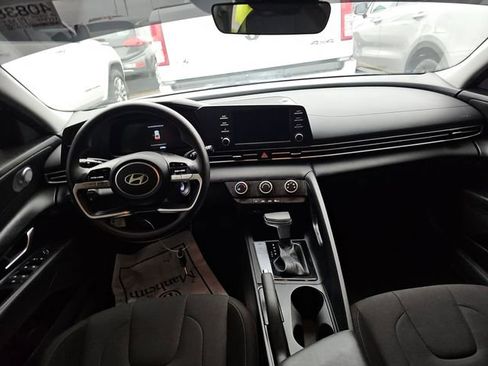 Used 2024 Hyundai Elantra SE image 13