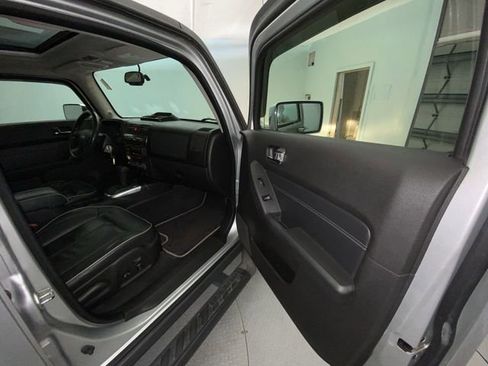 Used 2010 HUMMER H3T Luxury w/ Appearance Package image 23