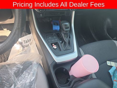 Used 2019 Toyota RAV4 XLE FWD image 4