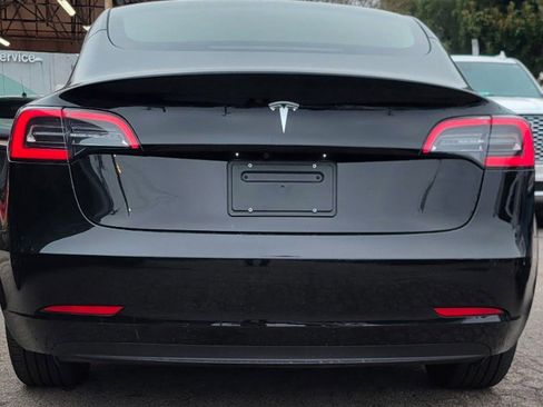 Used 2023 Tesla Model 3 Standard Range image 3
