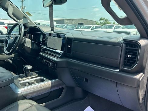 Used 2024 Chevrolet Silverado 1500 LTZ AWD/4WD image 17