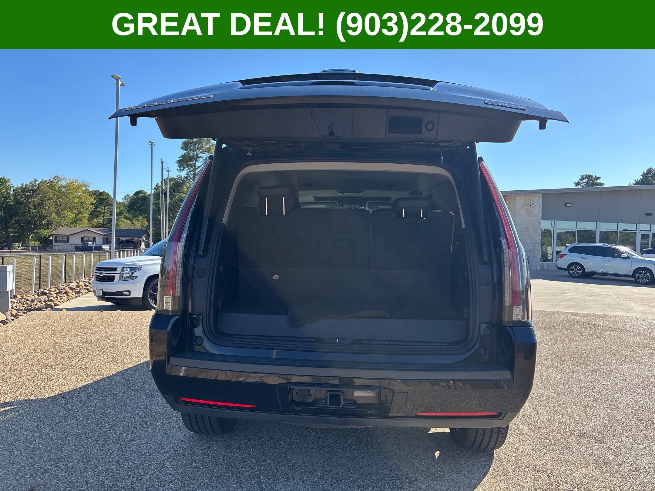 Used 2018 Cadillac Escalade Luxury AWD/4WD image 8