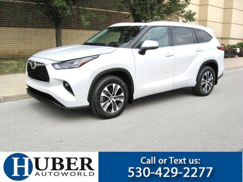 Used 2022 Toyota Highlander XLE image 1