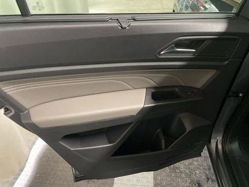 Certified 2023 Volkswagen Atlas SE w/ Panoramic Sunroof Package AWD/4WD image 12