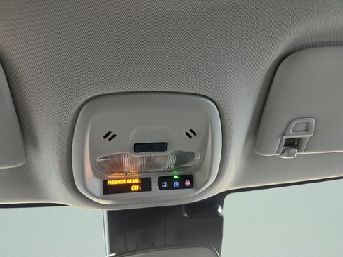 Used 2025 Chevrolet Trax LT w/ LT Convenience Package image 24