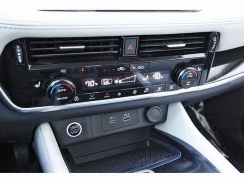 Certified 2023 Nissan Rogue SL w/ SL Premium Package image 28