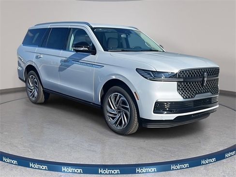 New 2025 Lincoln Navigator Reserve image 2