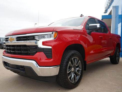Used 2023 Chevrolet Silverado 1500 LT AWD/4WD image 4